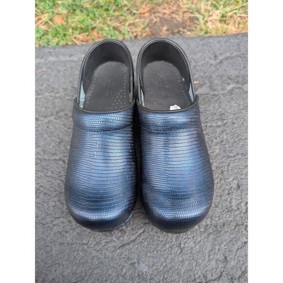 Sanita Women's Navy Embossed Leather Clogs Mules Sz 38/7 Navy Blue Nursing - Picture 4 of 10